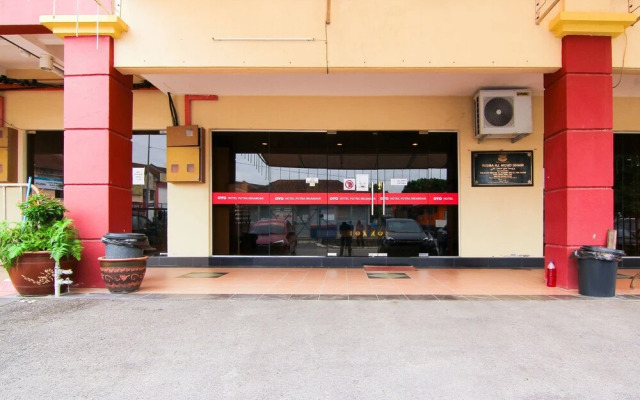OYO 11343 Hotel Putra Iskandar