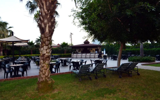 Royal Garden Suite Hotel