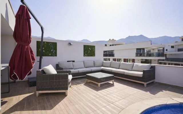 Amazing Penthouse Apartment With Rooftop Pool&bar