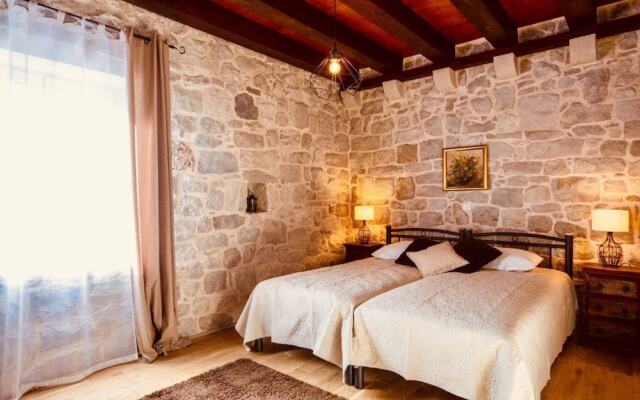 Beautiful 4-bed Villa for up to 10 Guests