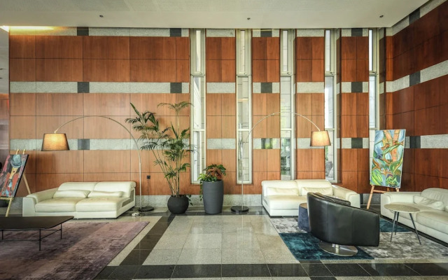 High end 2 BR w panoramic City view