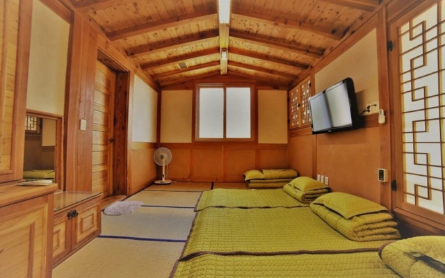 Seogwipo Wemegoong Pension