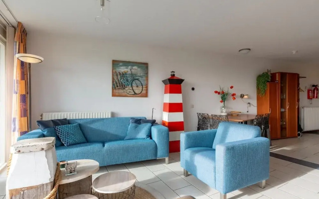 Holiday Apartment Opposite the Beach