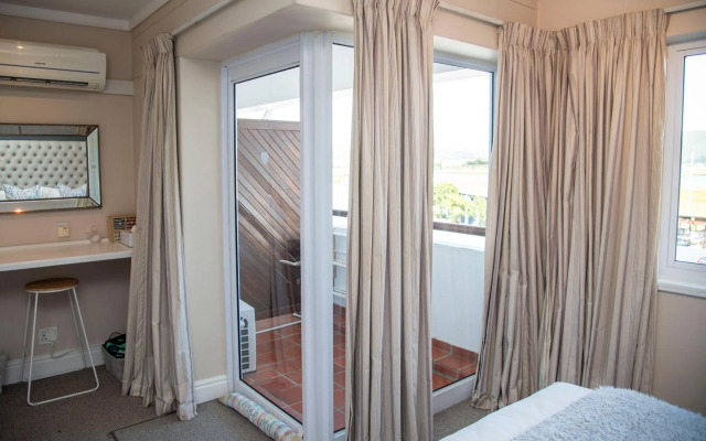 Waterfront- 11 South Quay