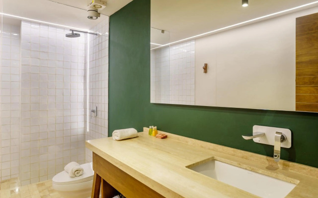 106 Beautiful Garden Apartment with Private Pool