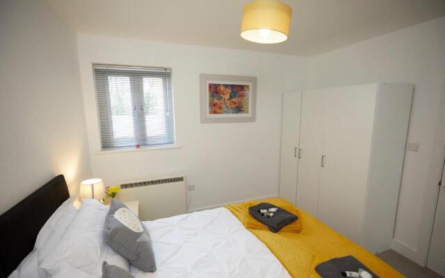 Spire View - 1 Bedroom, sleeps 4, parking Wifi
