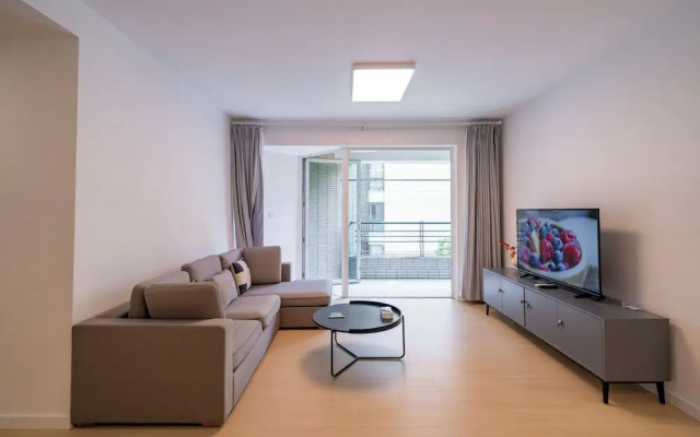 Tyms Stylish 3BR 2BA Apt Xujiahui Shops