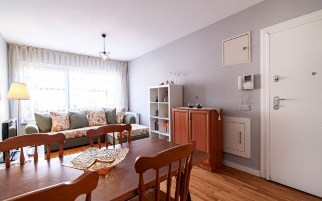 Sleek and Central Flat With Shared Pool in Sisli