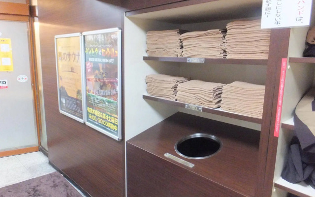 Capsule Hotel Wellbe Sakae - Caters to Men