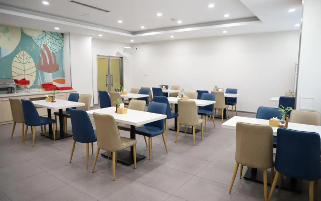 Home Inn JiNan Railway Station Square