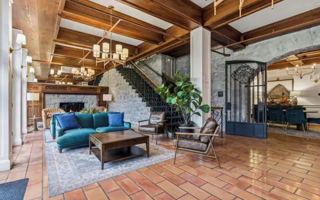 Sonoma Stonehouse, Wine Country Vibes