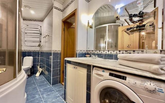 Апартаменты на 9-ой линии Васильевского острова 64/25