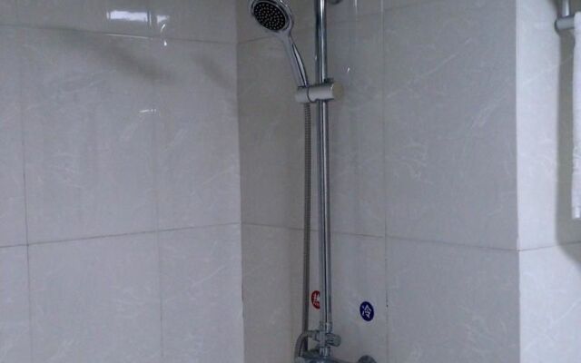 Wuhan Yanlong Business Hotel