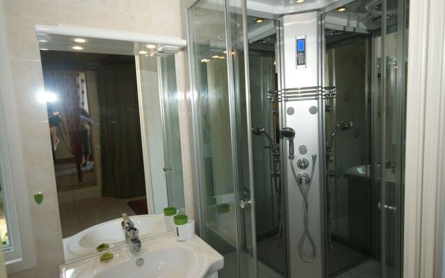 Cozy Holiday Home in Villefranche-du-périgord With Pool