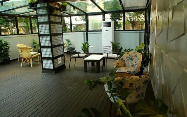 OYO 12459 SilverKey Gachibowli