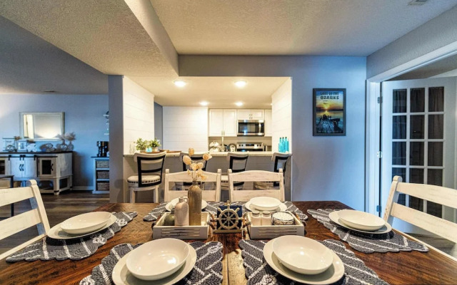 Lazy L at the Lake Chic 3 BDR Condo w/ Boat Slip