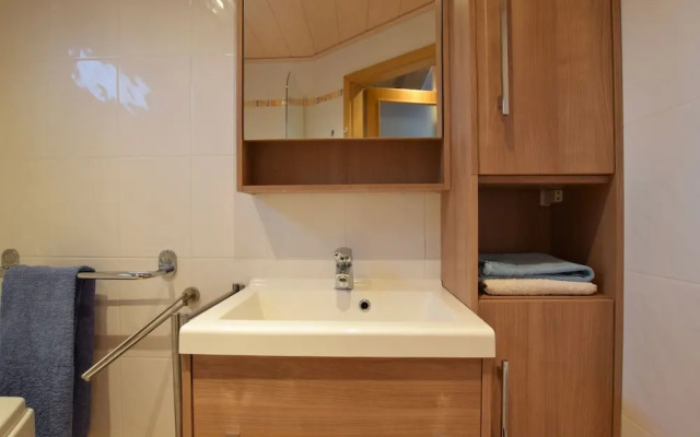 Comfortable Cottage Near Lake Cherapont