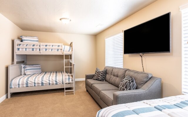 Poolside 3 Bedroom Apts by RedAwning