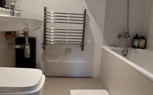 1br-4guests-pool-gym-parking-neargreenwich