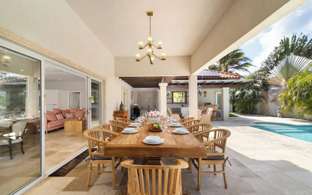 Upscale Ocean View Villa With Pool + Outdoor Kitchen