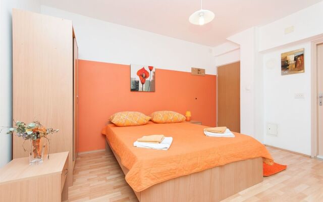 Apartment and Rooms Sanja Vodice