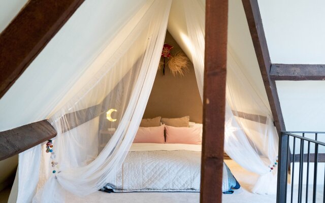 The Loft | 2BR Duplex | 82 Cathedral Cardiff + Parking