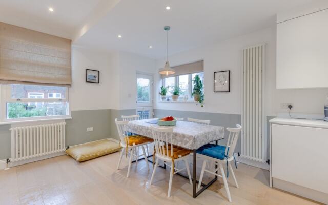 Stunning 2 Bedroom Flat With a Garden in Barnes