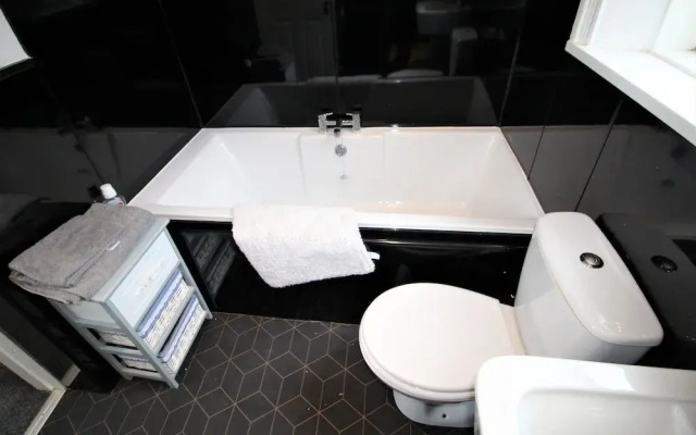 Sleeps 9 - Large Period Property -beautiful Refurb