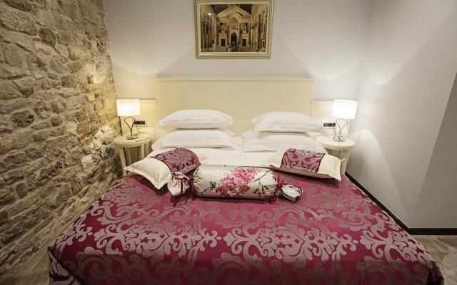 Antique Split Luxury Rooms