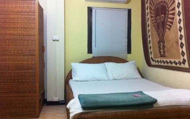 Gaeng Phet Restaurant & Guesthouse