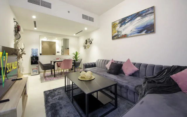 Silk Valley - Luxury 3BR with City View