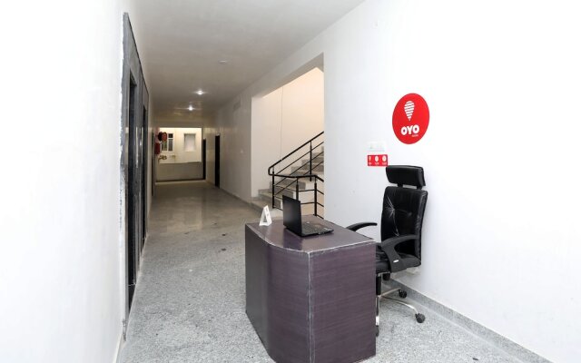 OYO 10066 Home Modern 3BHK Gulab Bagh