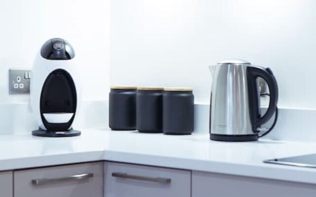 Panmure Apartment - A Glamorous Renovation