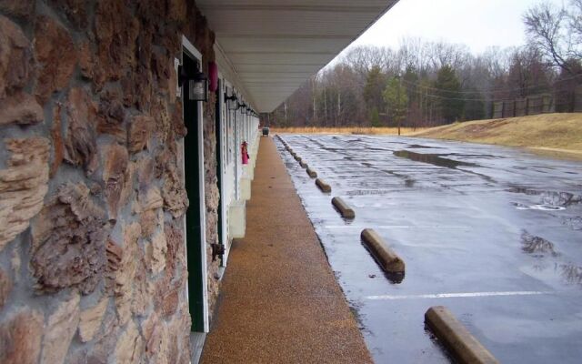 Country Hearth Inn & Suites - Camden