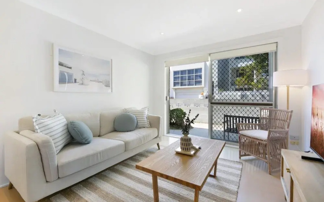 Ground Floor 2-bed Mermaid Beach Pad With Parking