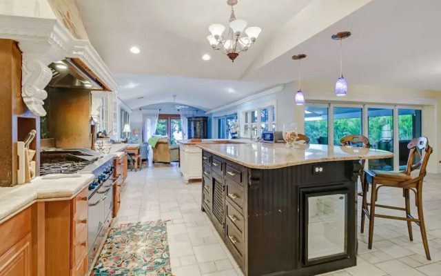1034 Dolphin Dr