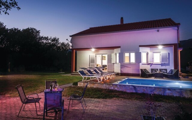 Nice Home in Kastel Novi With Wifi and 3 Bedrooms