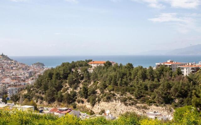 Spacious Flat with Pool in Kusadasi