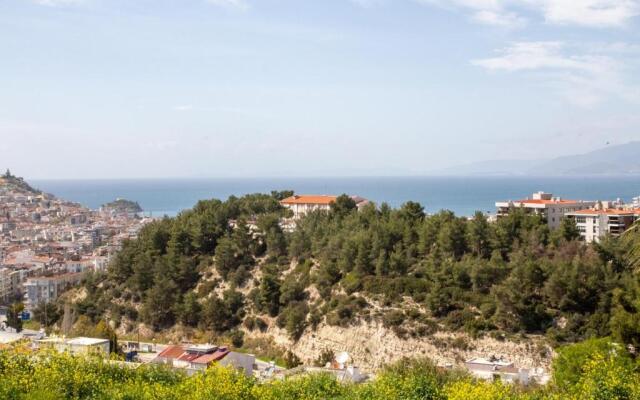 Spacious Flat With Pool in Kusadasi