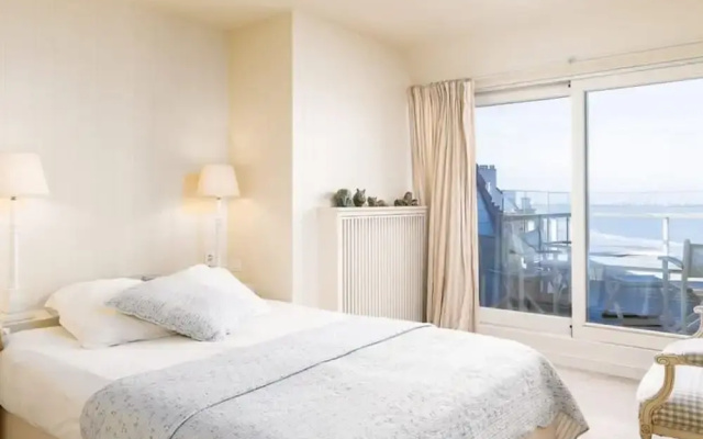 Stunning Penthouse With Free Parking and sea View