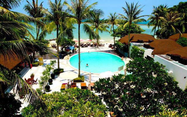 Iyara Beach Hotel & Plaza