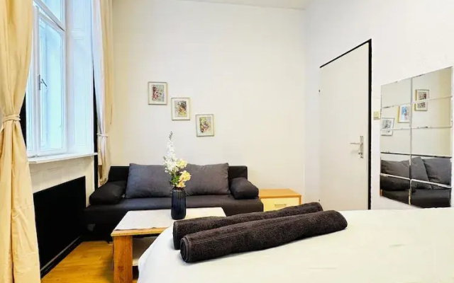 Cozy 2 Room Stay for 5 Near Stadthalle