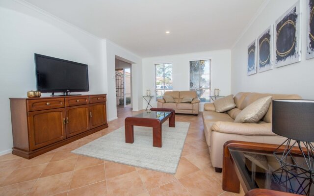 Mariner Beach House - Salamander Bay