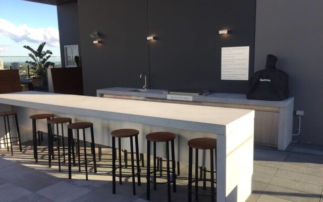 Luxury 2 Bed Apt In South Brisbane And Free Parking Qsb058