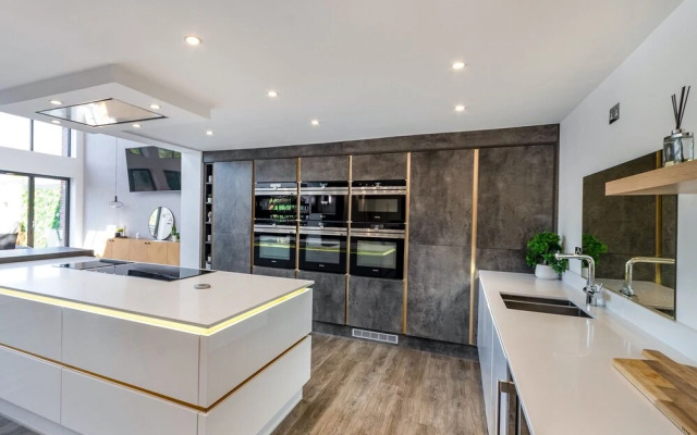 5 Bed Villa-sleeps 10-hot Tub-bar & Pool Table