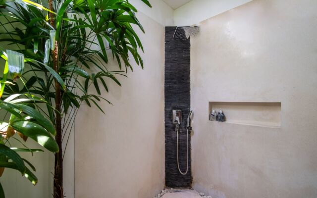 Elegant Private Villa, 3 BR, Seminyak With Staff