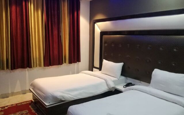 Hotel Dhanraj Palace