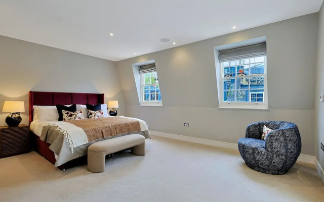 Luxe Home With Cinema Room - South Kensington