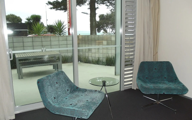 Navigate Seaside Hotel & Apartments