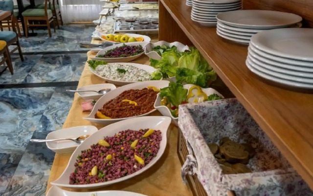 Piyes Otel